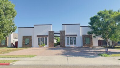 Building Photo - 211 Fig Dr