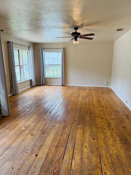 Foto del edificio - 2705 Sherwood Ln