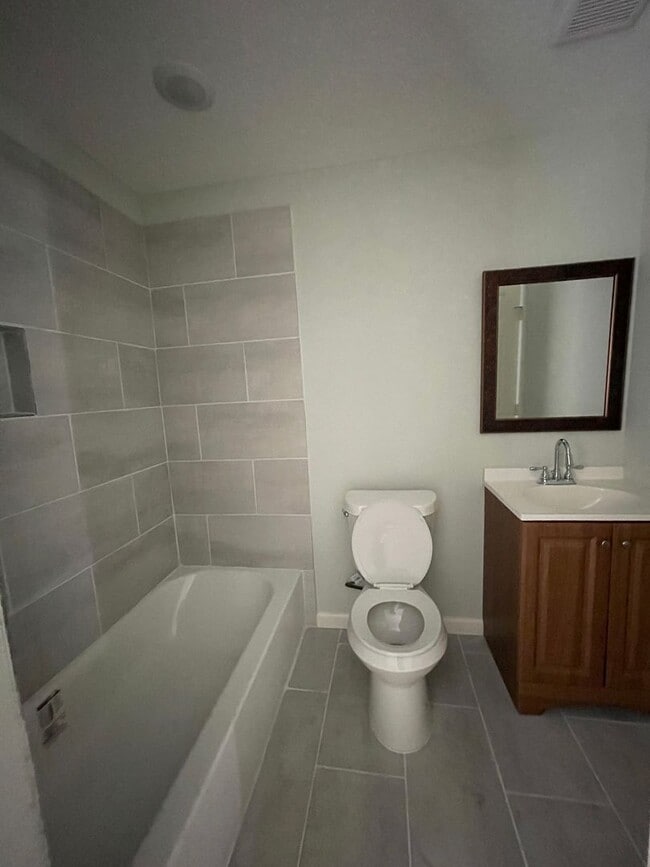 Building Photo - 1595 Chinkapin Dr