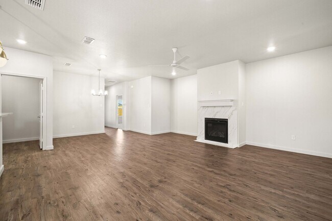Building Photo - Luxurious Townhome Located In Abbey Glen -...
