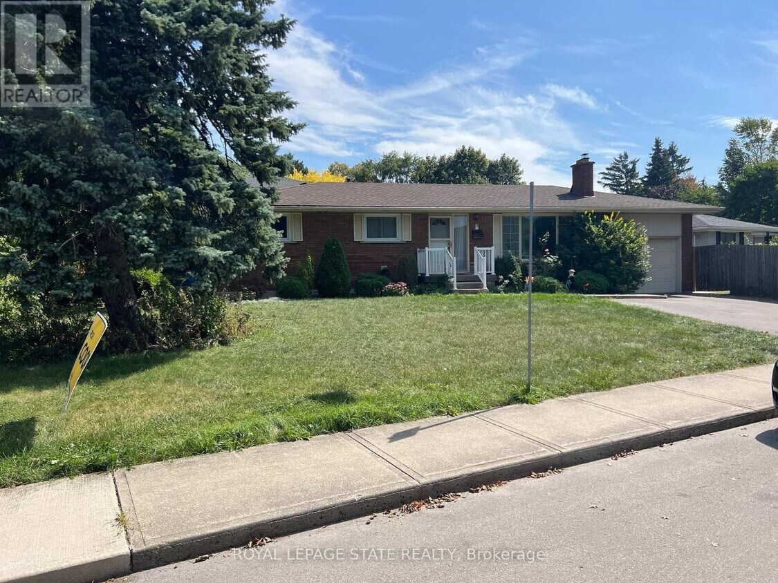 Primary Photo - 3 Cambria Ct