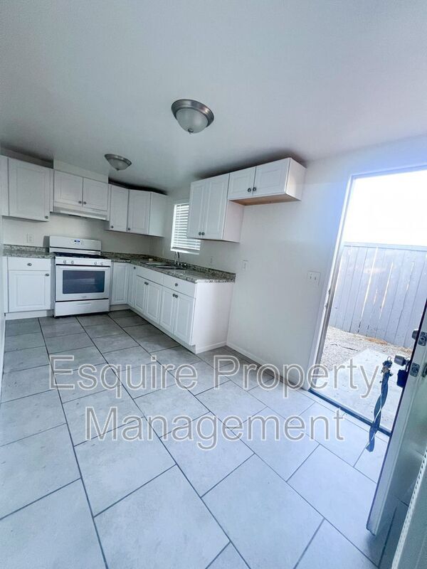 Building Photo - 309 Hill St