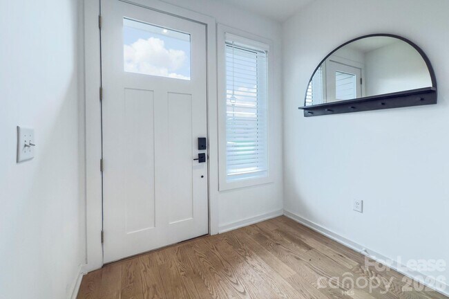 Foto del edificio - 2737 Shenandoah Ave