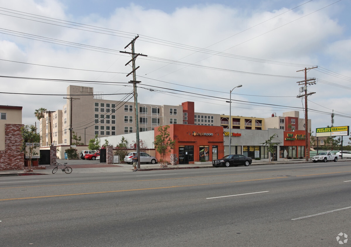 Building Photo - Colonia Corona Apartments
