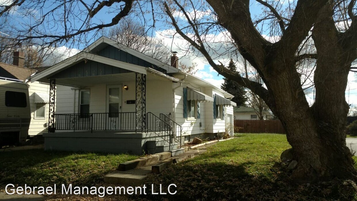 2 br, 1 bath House 2325 Swayze St House Rental in Flint, MI