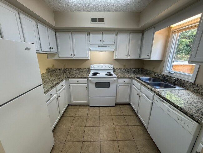 Foto del edificio - Laurelwood Apartments