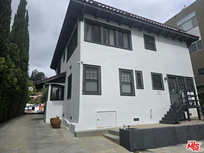 Foto del edificio - 2500 Hyperion Ave