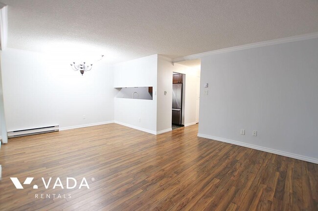 Photo du bâtiment - Brent Gardens Apartment For Rent 203-4353 ...