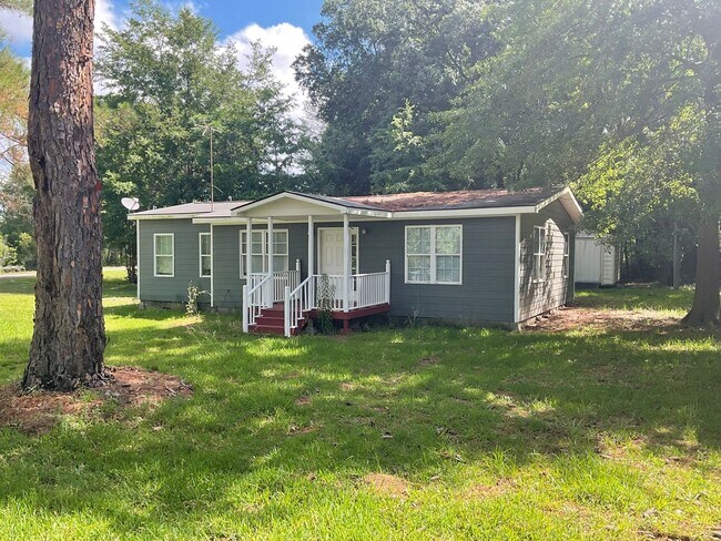 Building Photo - Lake front property