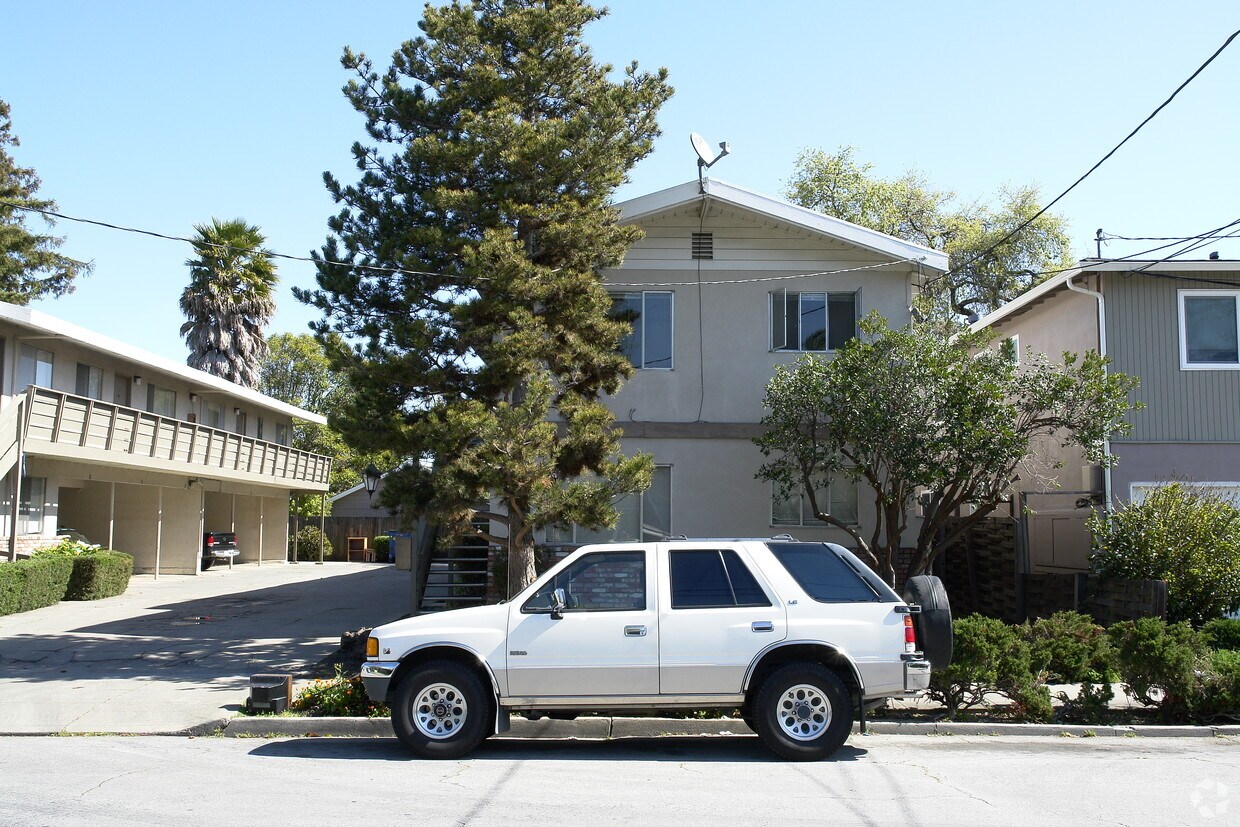 Building Photo - 1147 Davis St