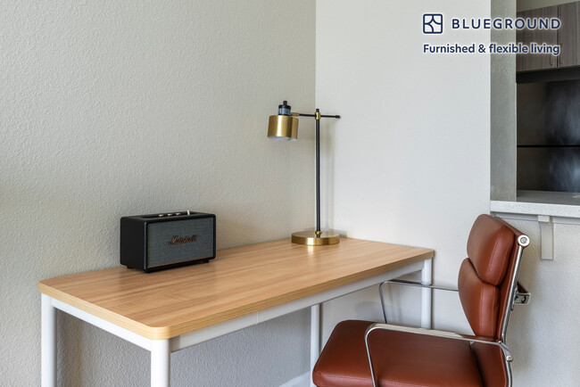 Foto del edificio - 5684 Bay St