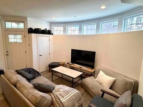 Building Photo - 12 Braemore Rd