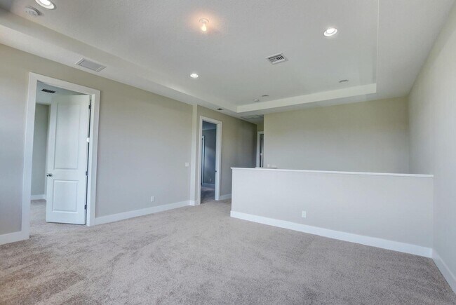 Building Photo - 2086 Dickens Ter