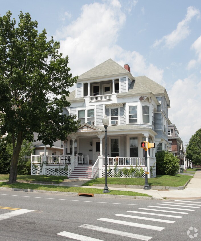 124126 Warren St, Glens Falls, NY 12801 Apartments in Glens Falls