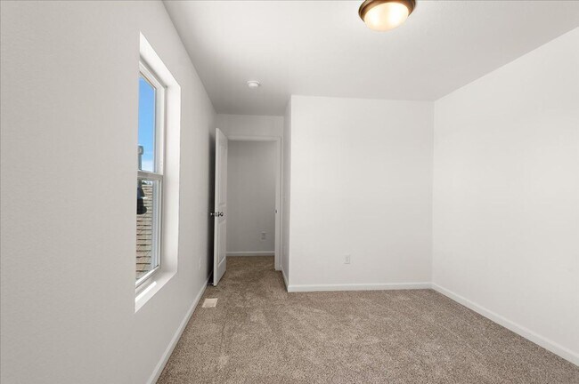 Foto del edificio - 250-252 W Acorn Dr