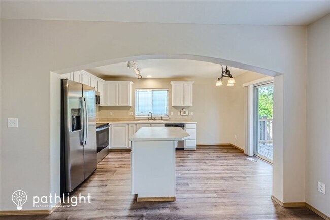 Building Photo - 2820 187th St E