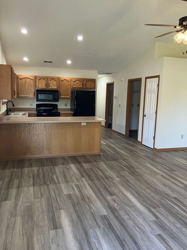 Foto del edificio - Modern & Spacious 2-Bedroom Ranch Condo – ...