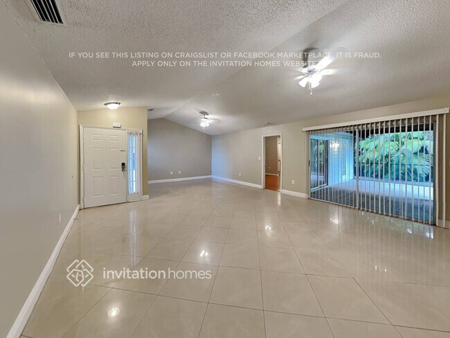 Building Photo - 10025 SW 139th Pl