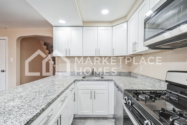 Foto del edificio - 124 Willowbrook Rd