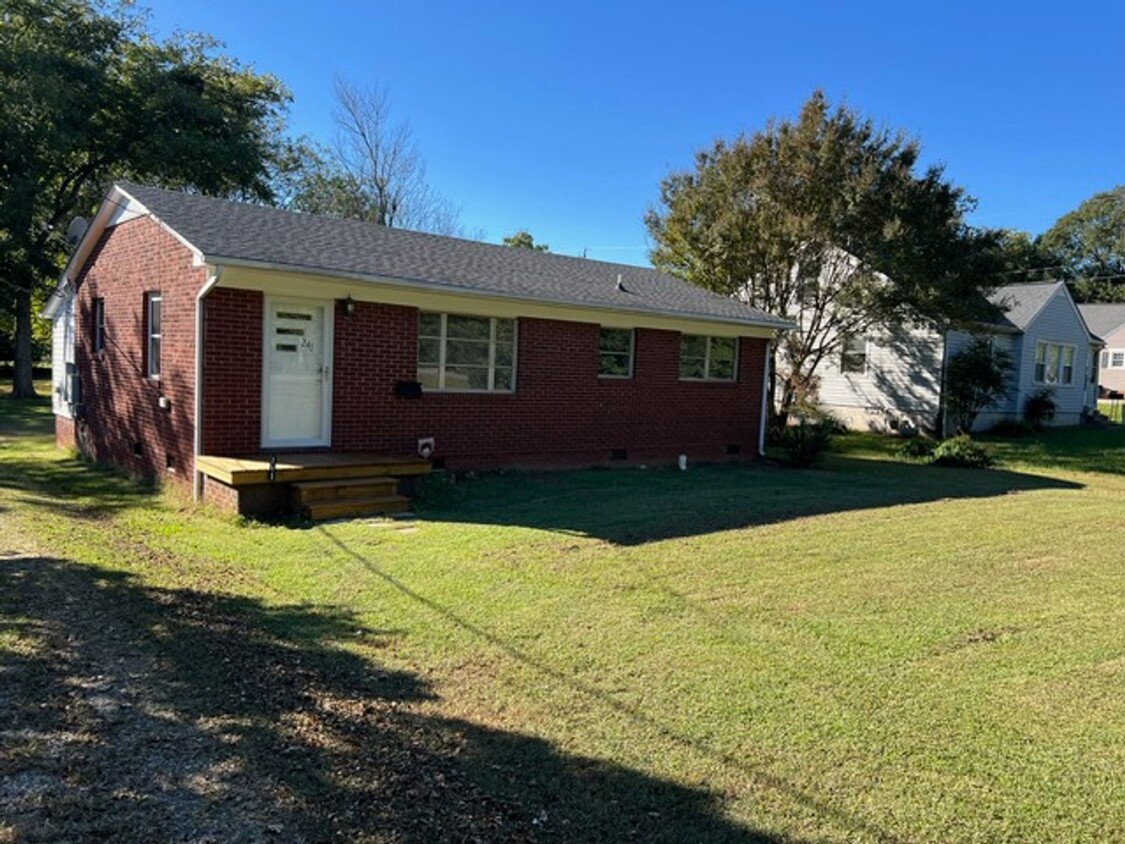 Primary Photo - Home with 2 bedrooms, 1.5 Baths