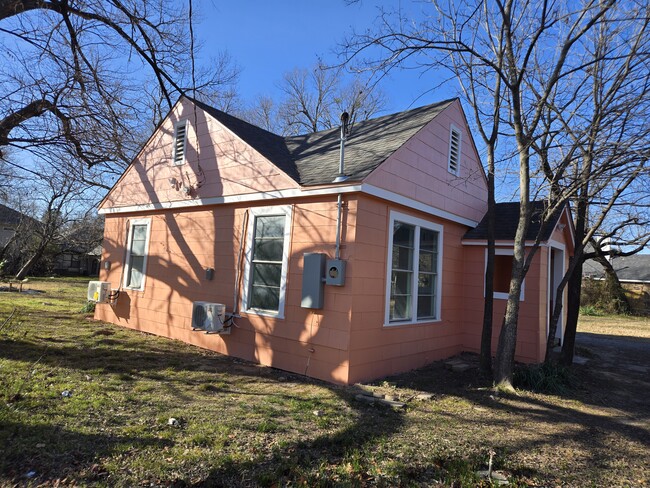 Building Photo - 906 King Ave