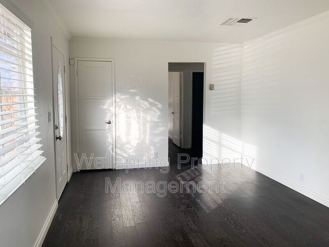 Building Photo - 222 S Holly Canyon Dr
