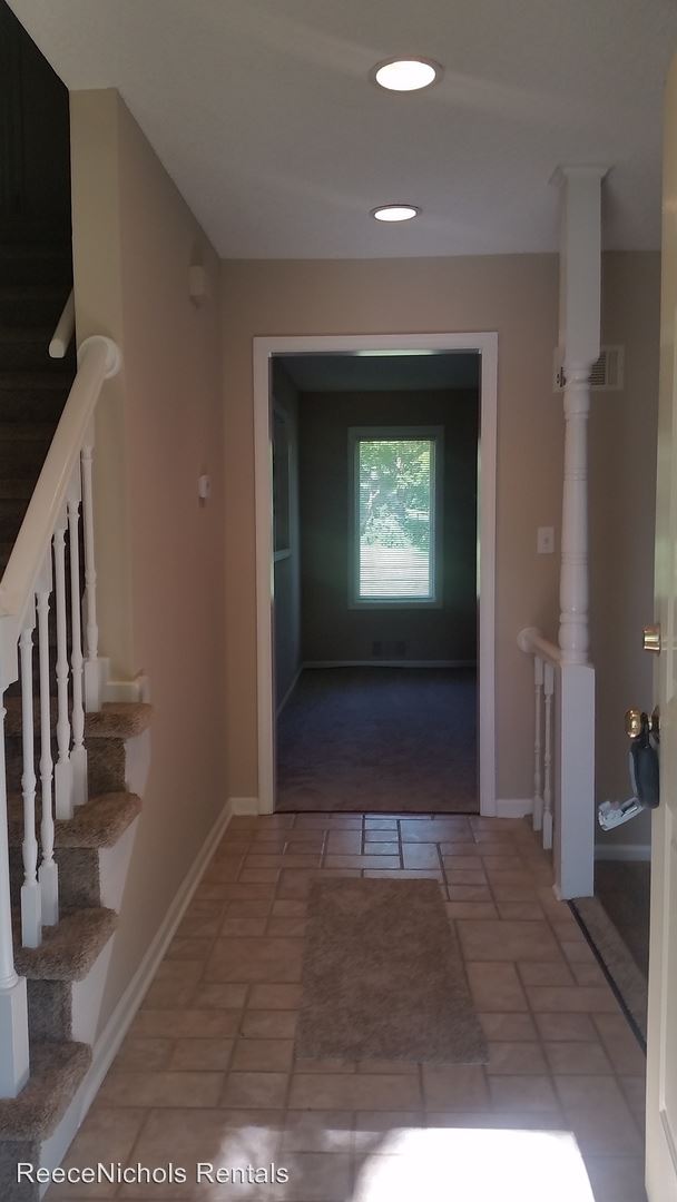 Foto del edificio - 9846 Farley Ln