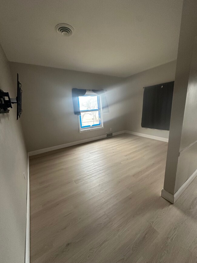 Living Room - 301 E 6th St