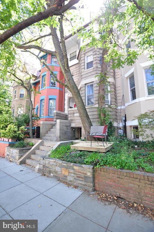 Foto del edificio - 1904 Calvert St NW