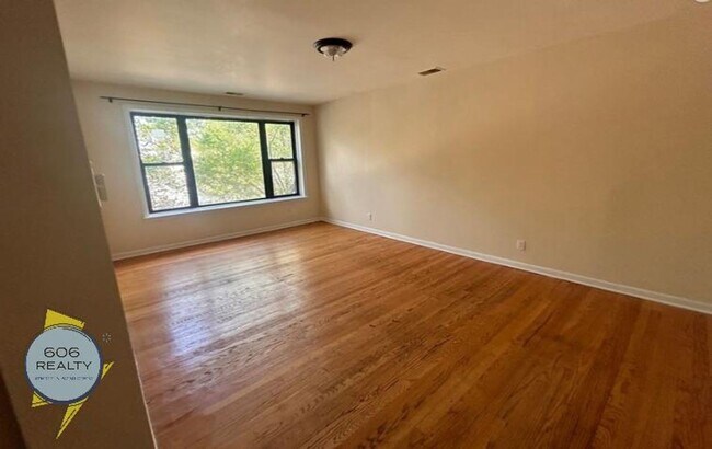 Foto del edificio - 4811 W Warwick Ave