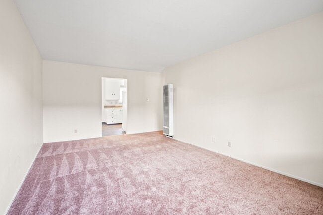 Photo - Garage & In-Unit Laundry! 3 Bedroom Apartm... Apartment