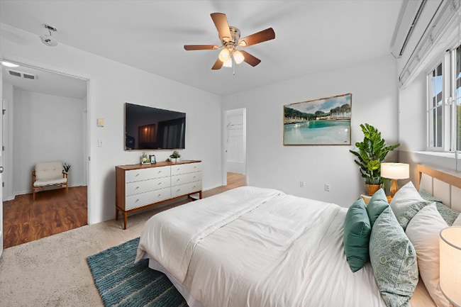 Building Photo - 6527 Indiana St SE