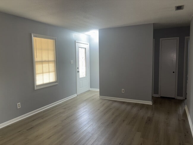 Building Photo - 2613 Quincy Cir