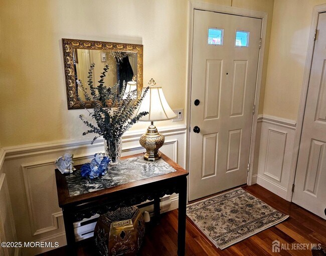 Foto del edificio - 663 Yorktown Ln