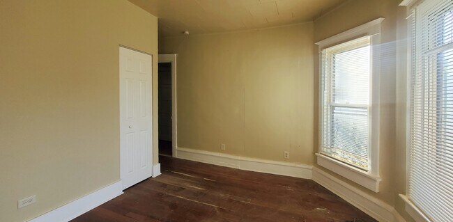 Building Photo - 706 Mcdonough St
