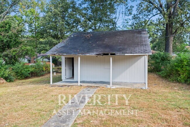Foto del edificio - Renovated Gem! This 4-bed, 1.5-bath home!!!!! Section 8 Welcomed!!!!