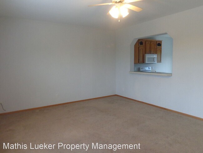 Building Photo - 4 br, 3.5 bath House - 2220 Thompson