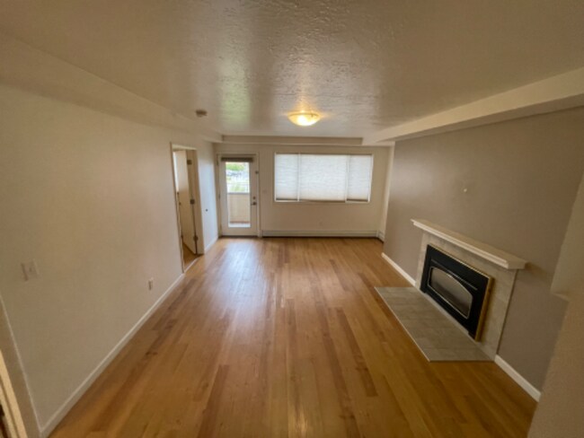 Foto del edificio - 825 SW Higgins Ave