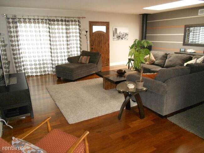 Foto del edificio - 1828 Linwood St