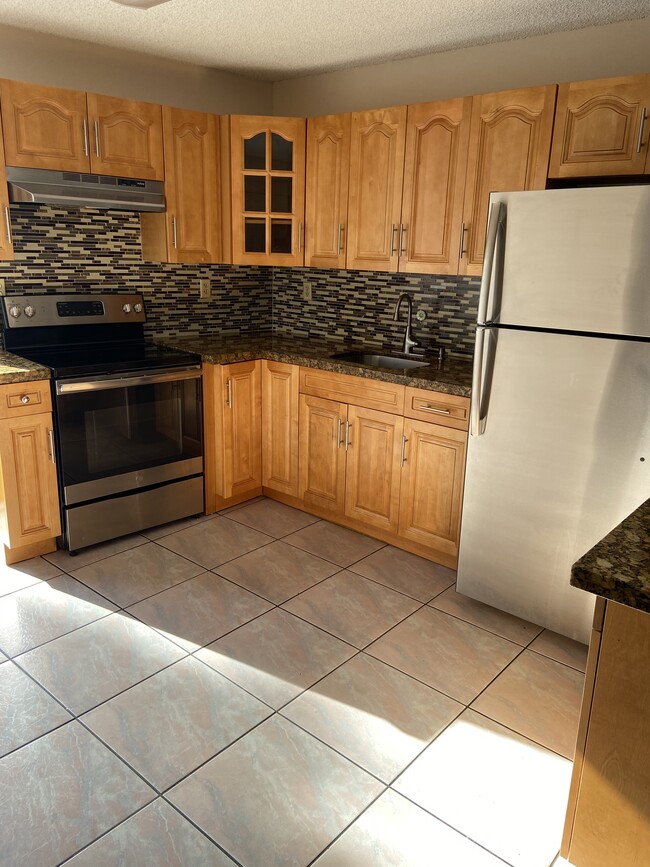 Building Photo - 427 SW 77th Ave