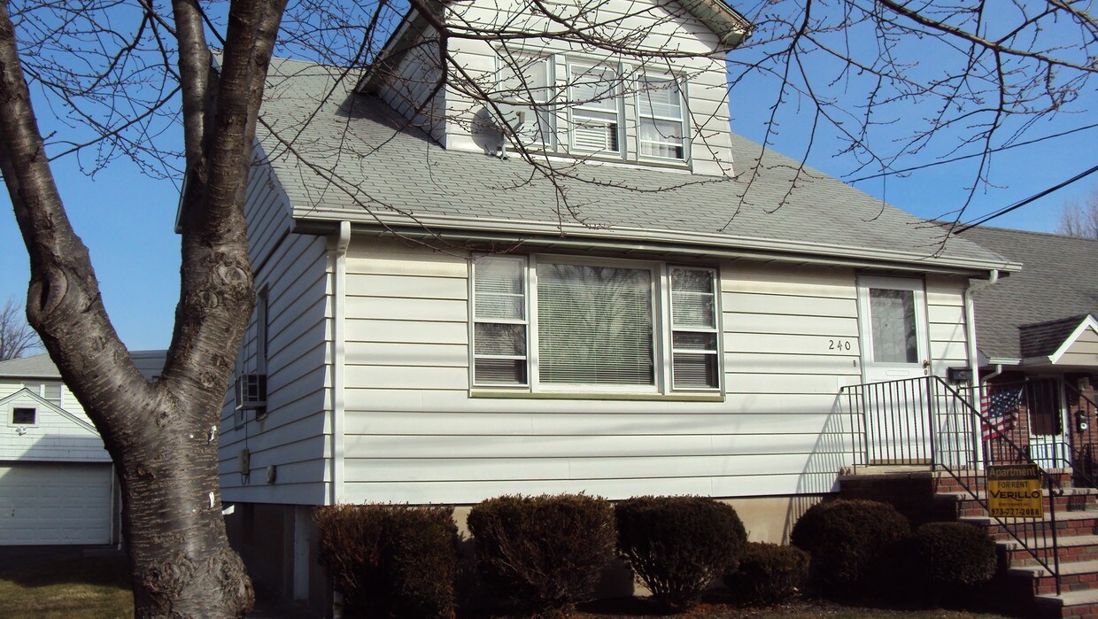 Primary Photo - 240 Rowland Ave