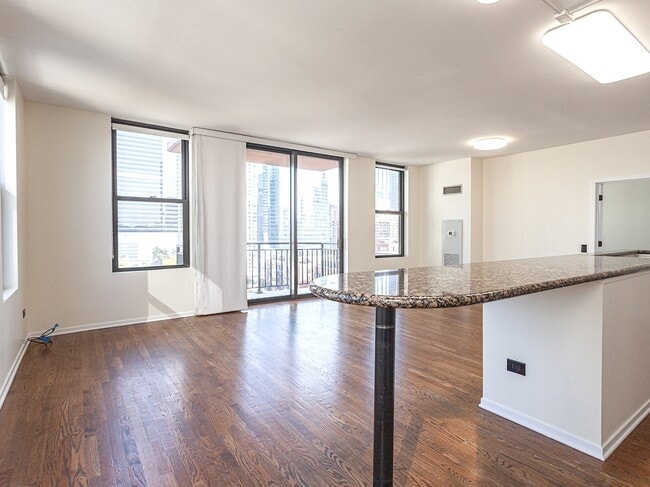 Foto del edificio - 330 N Jefferson St