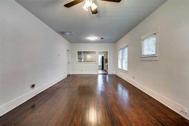 Building Photo - 708 Byrne St