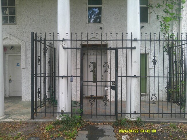 Building Photo - 12411 W Village Dr