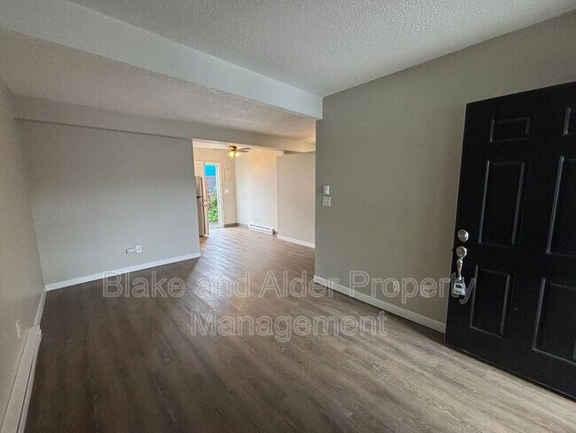 Foto del edificio - 5950 SW Hall Blvd