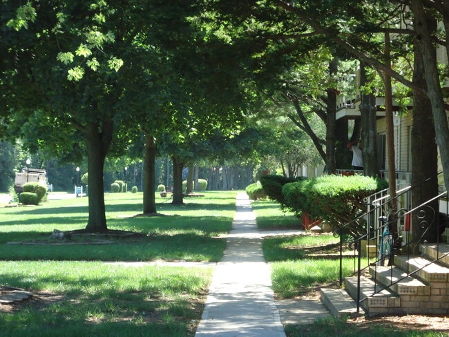 Building Photo - Continental Gardens