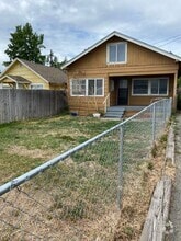 Building Photo - 2440 Chatham Hill Dr