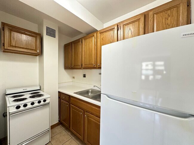 Foto del edificio - 4180 N Marine Dr