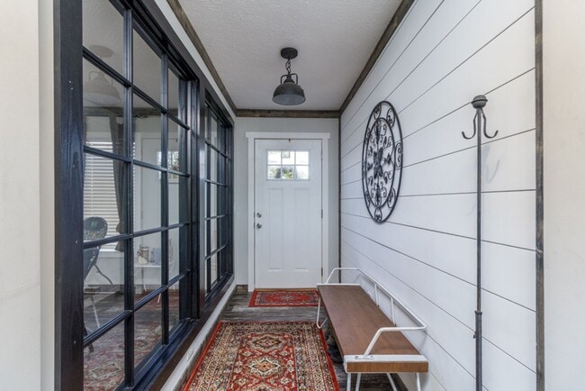 Building Photo - Updated Modern 3 Bedroom Manufactured Home!