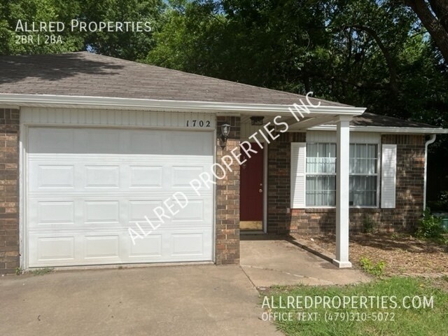 Building Photo - Duplex for rent in Fayetteville!!